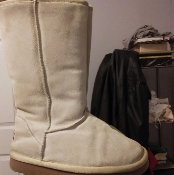 Ugg boots sand size 6 gently worn - Picture 2 of 5